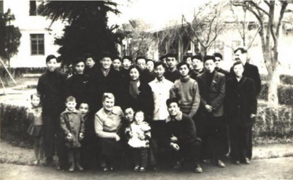 南京工学院赴蓉师生留影.jpg 南京工学院赴蓉师生留影.jpg